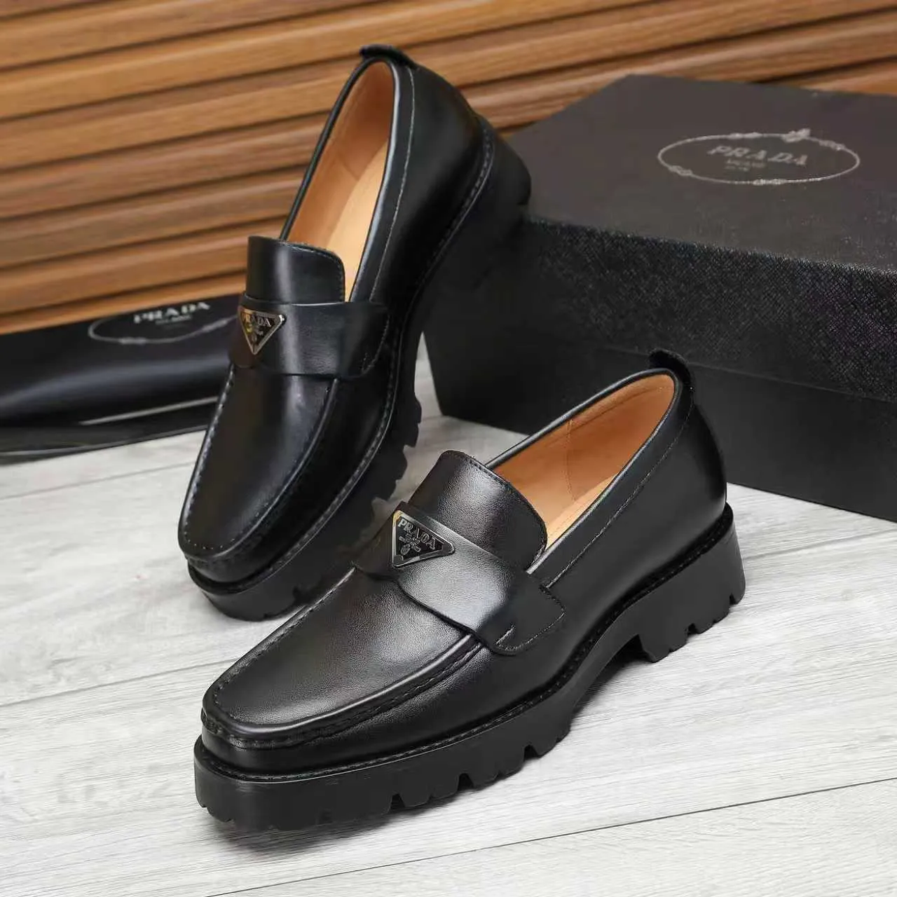 Men's shoes 💰540 💰💰🎩🎩【Prada】Counter 1:1⬆️original reproduction, absolute quality🆗original outsole, high-quality imported rubber, wear-resistant and non-slip, never degummed, upper material: imported first-layer cowhide➕anti-slip foam outsole, official website material, inner material: water-dyed leather lining, 6 colors available! Code number 38-45